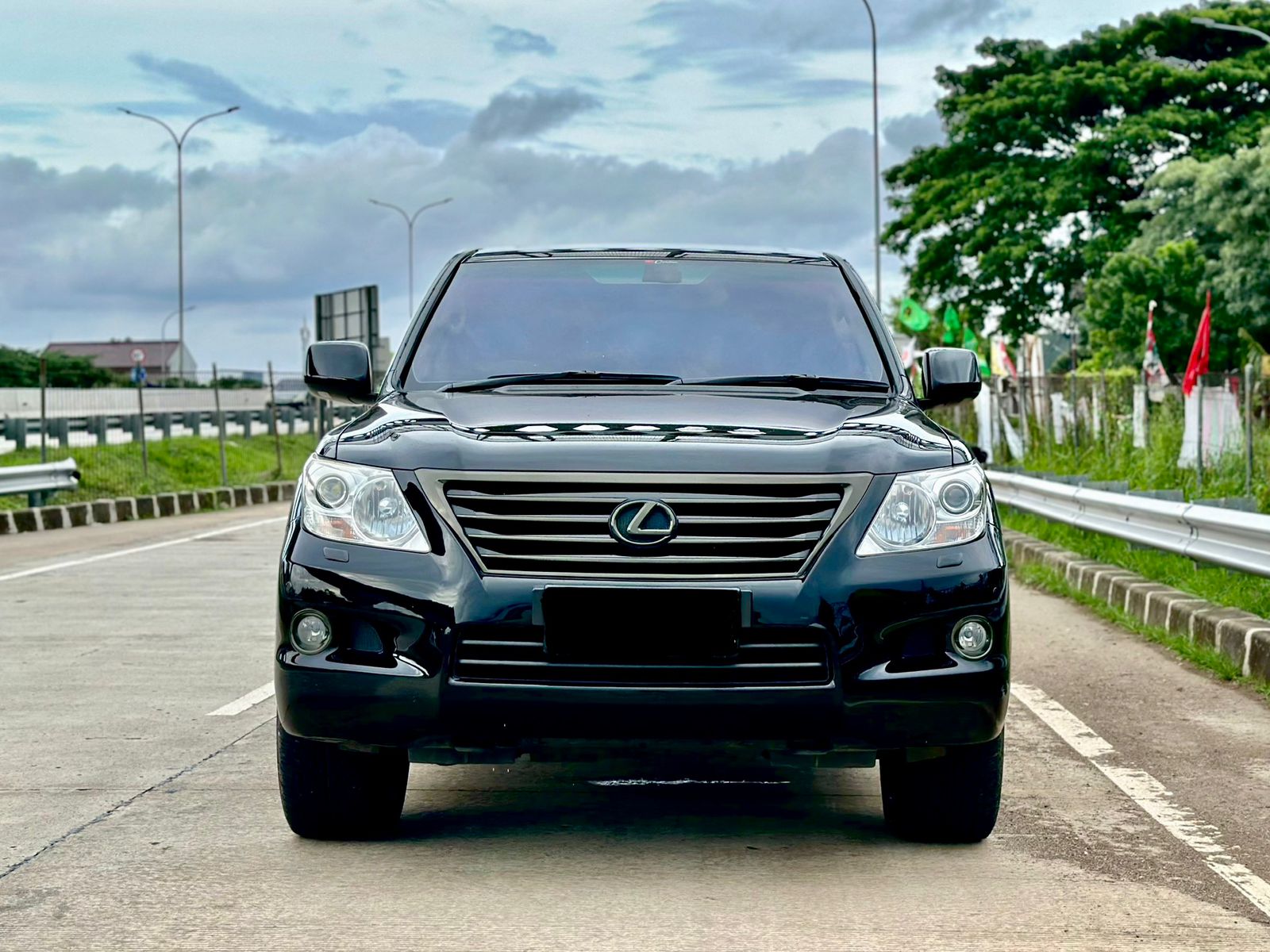2009 Lexus LX 570 LUX AT 2009 Lexus LX 570 LUX AT