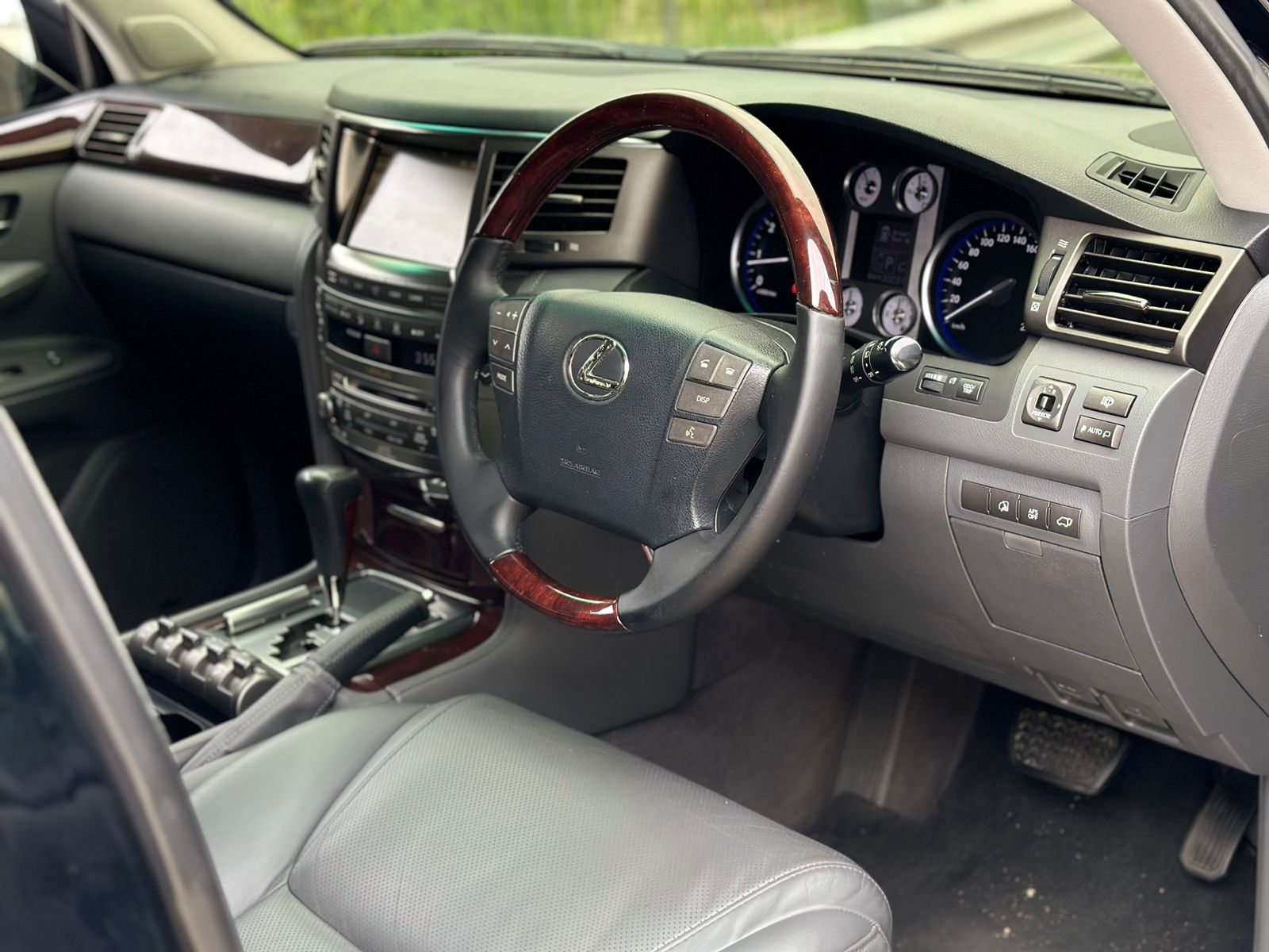 2009 Lexus LX 570 LUX AT 2009 Lexus LX 570 LUX AT