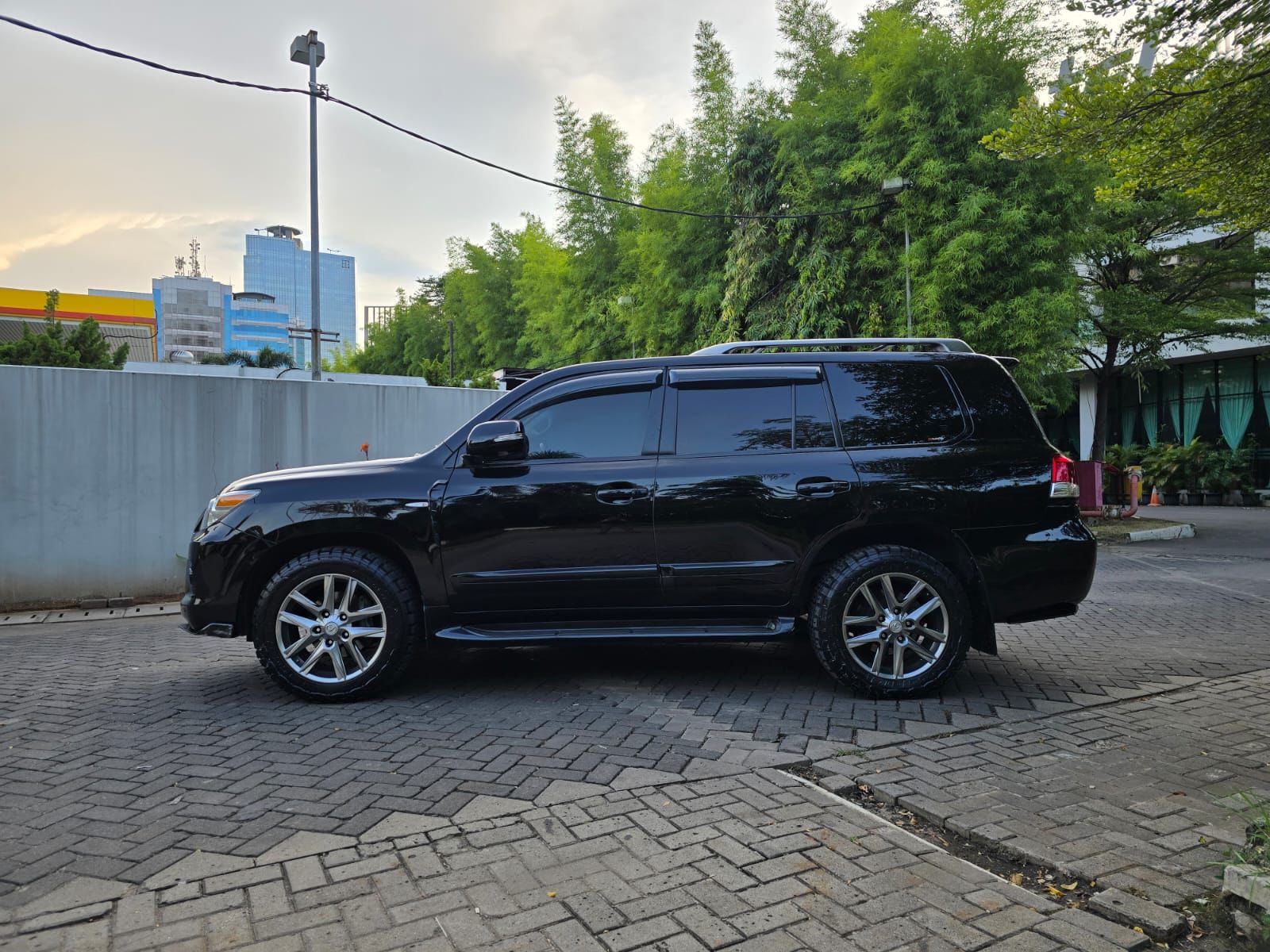 2011 Lexus LX 570 2011 Lexus LX 570