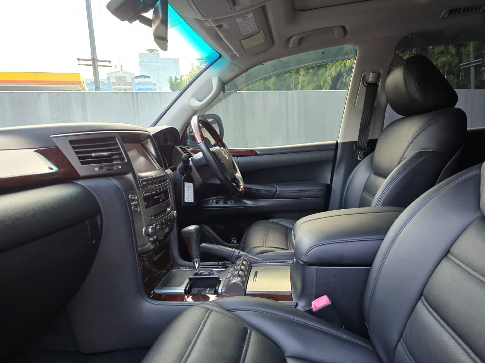 2011 Lexus LX 570 2011 Lexus LX 570