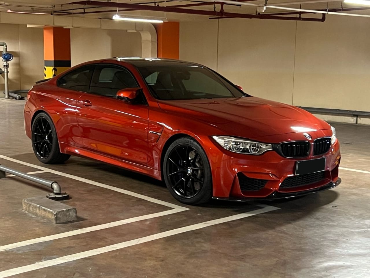 2015 BMW M4 Coupe  3.0 L AT Bekas 2015 BMW M4 Coupe  3.0 L AT Bekas