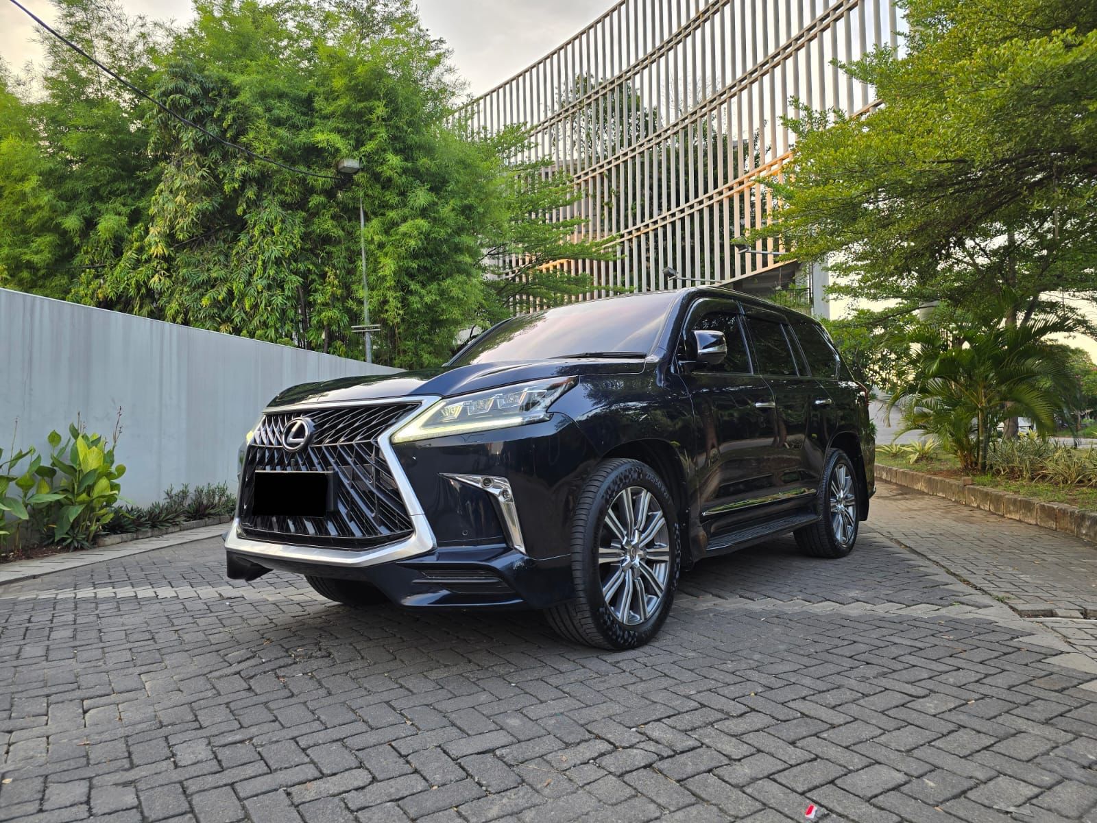 2016 Lexus LX 570 LUX AT Bekas 2016 Lexus LX 570 LUX AT Bekas