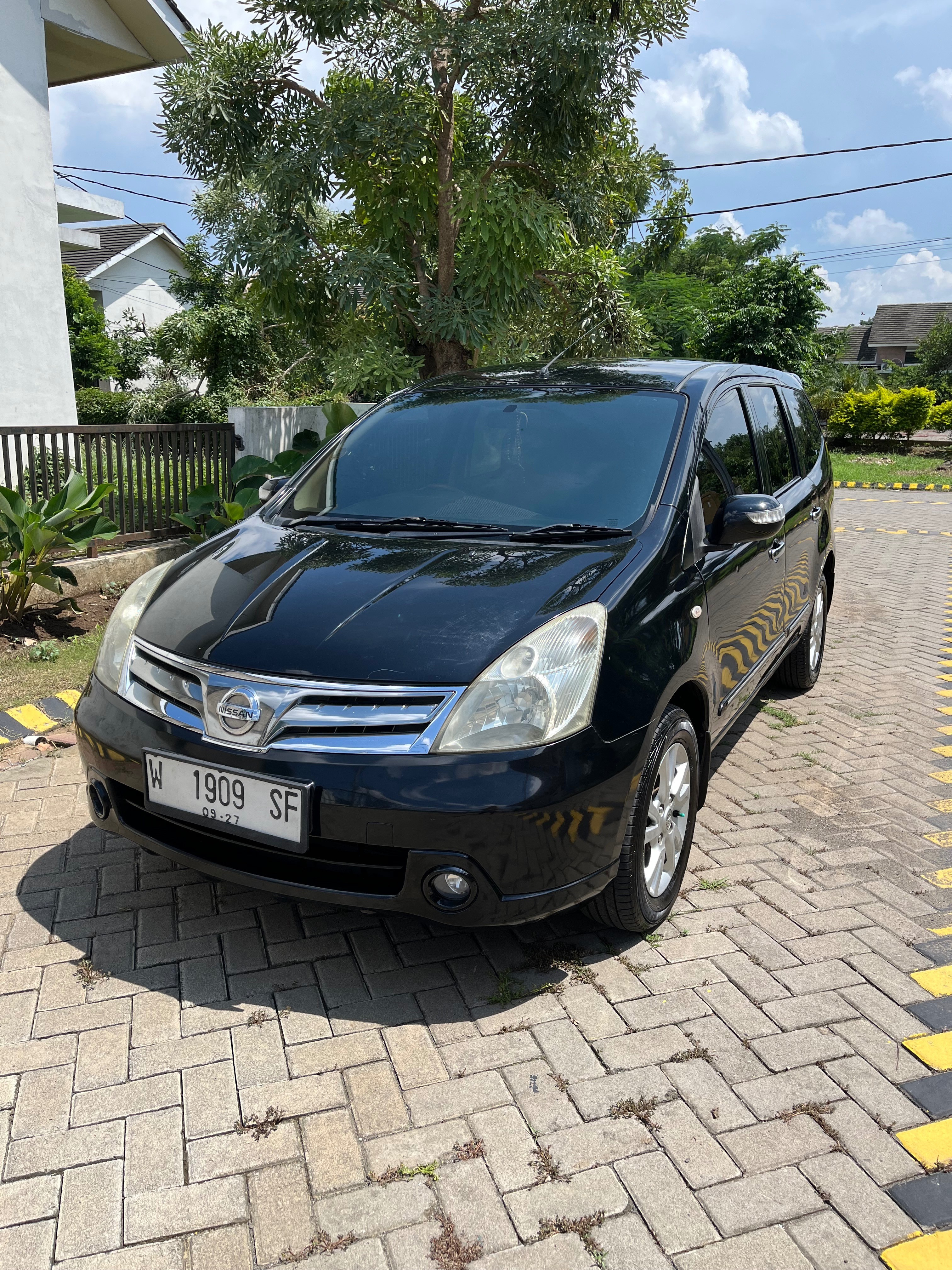 2012 Nissan Grand Livina Bekas 2012 Nissan Grand Livina Bekas