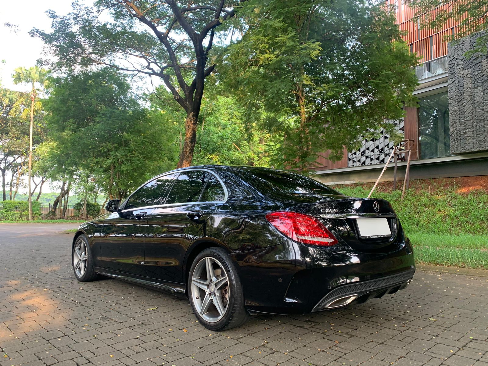 2016 Mercedes Benz C-Class Sedan C 250 AMG 2016 Mercedes Benz C-Class Sedan C 250 AMG