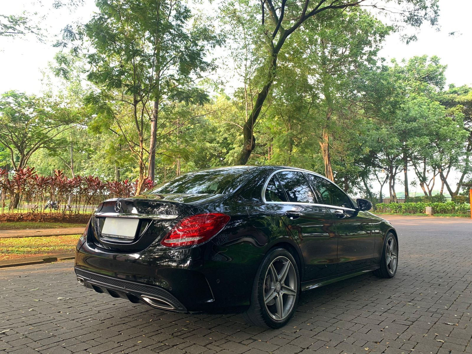 2016 Mercedes Benz C-Class Sedan C 250 AMG 2016 Mercedes Benz C-Class Sedan C 250 AMG