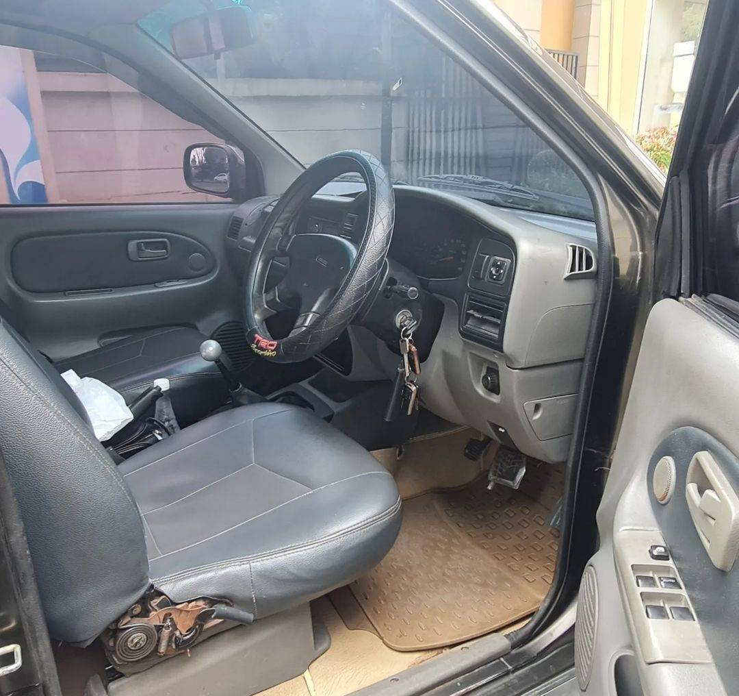 2002 Isuzu Panther 2002 Isuzu Panther