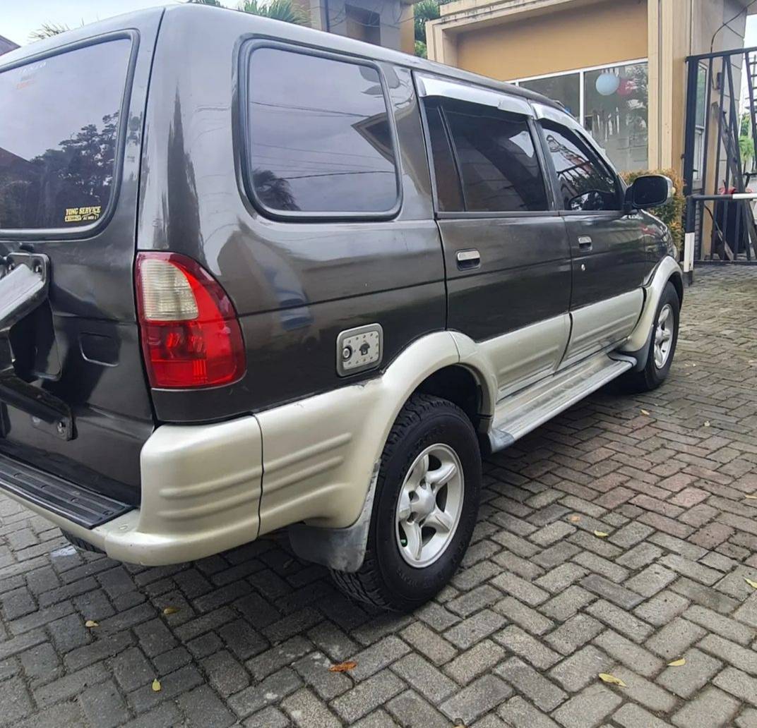 2002 Isuzu Panther 2002 Isuzu Panther