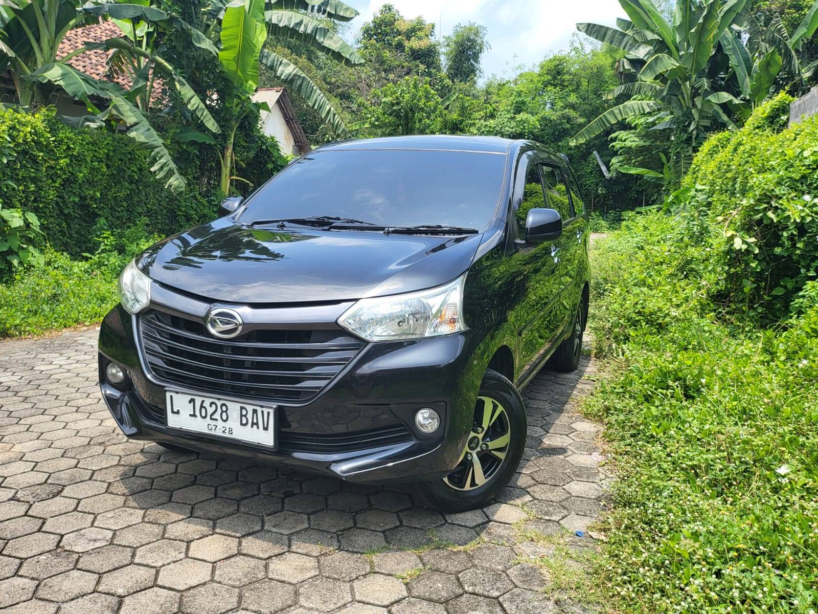 Second Hand 2015 Daihatsu Xenia Second Hand 2015 Daihatsu Xenia