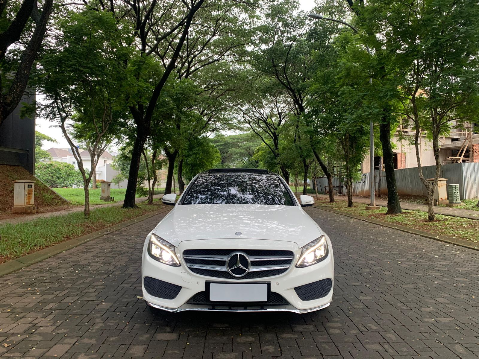 2015 Mercedes Benz C-Class Sedan C 250 AMG 2015 Mercedes Benz C-Class Sedan C 250 AMG