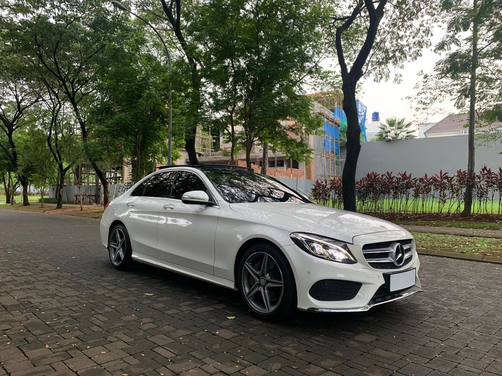 2015 Mercedes Benz C-Class Sedan C 250 AMG 2015 Mercedes Benz C-Class Sedan C 250 AMG