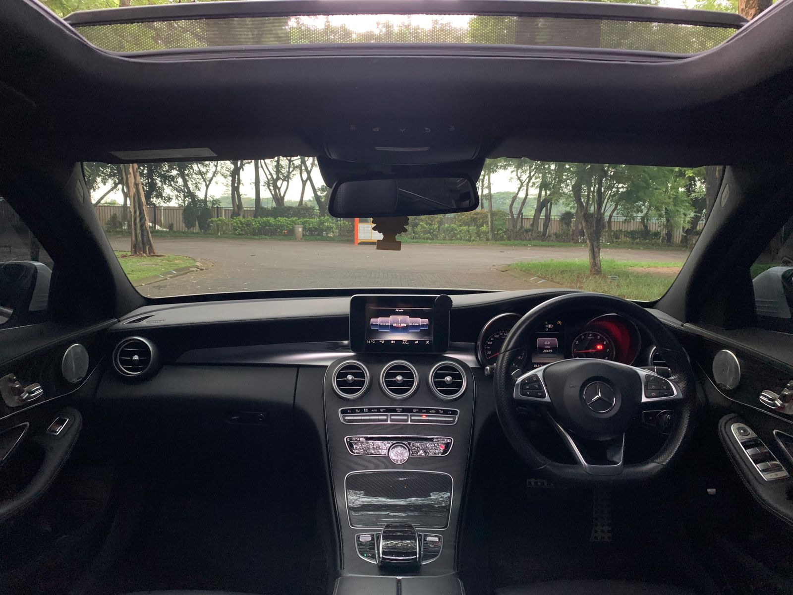 2015 Mercedes Benz C-Class Sedan C 250 AMG 2015 Mercedes Benz C-Class Sedan C 250 AMG