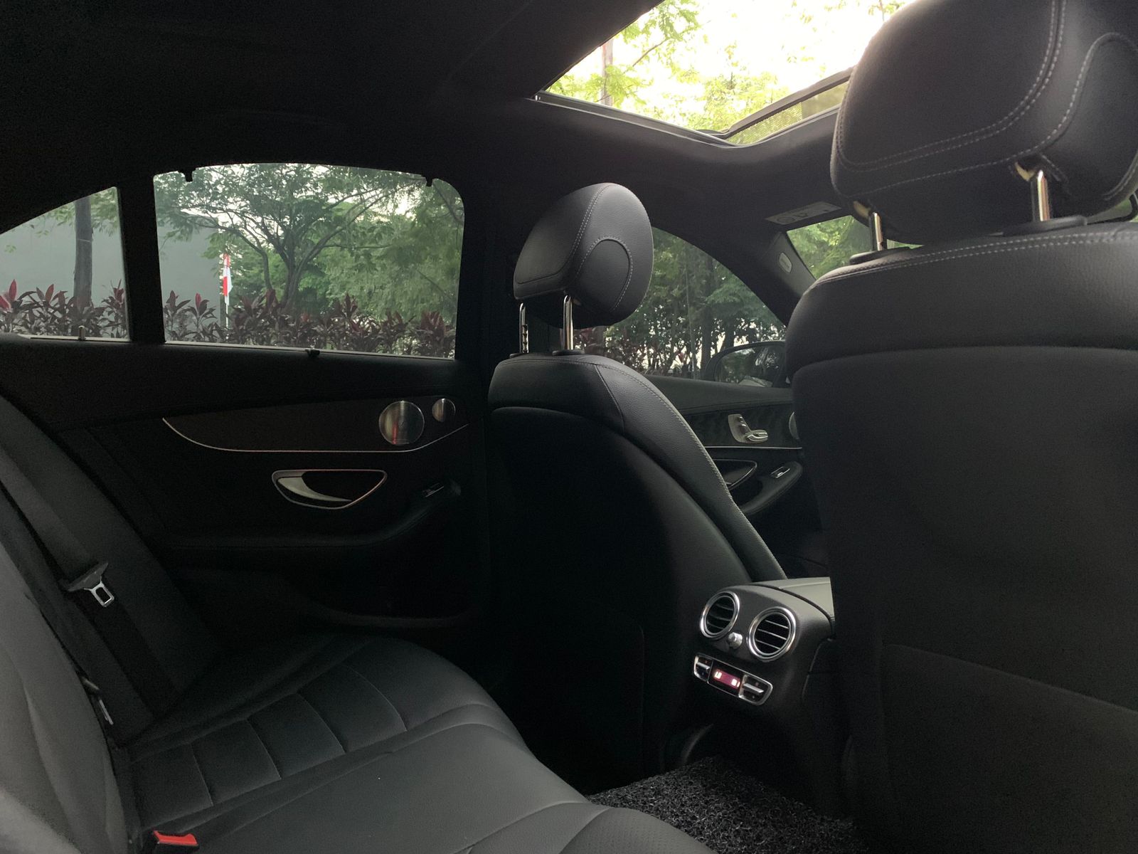 2015 Mercedes Benz C-Class Sedan C 250 AMG 2015 Mercedes Benz C-Class Sedan C 250 AMG