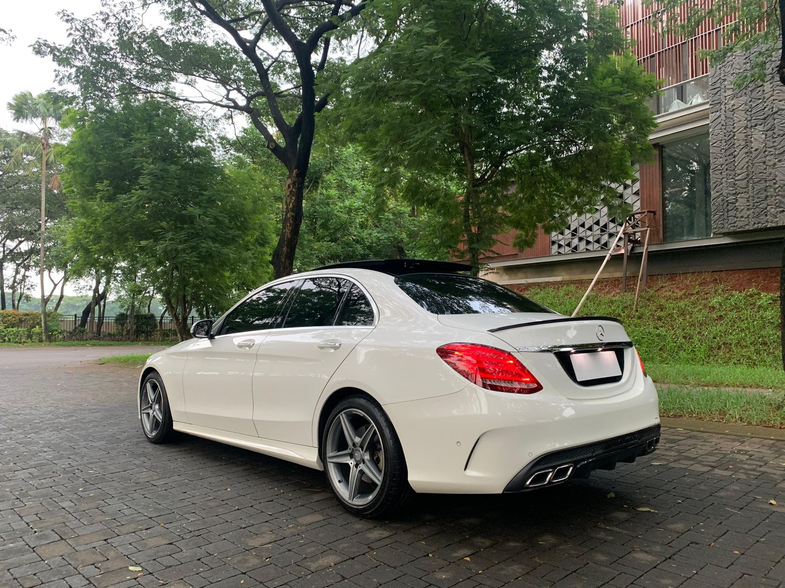 2015 Mercedes Benz C-Class Sedan C 250 AMG 2015 Mercedes Benz C-Class Sedan C 250 AMG