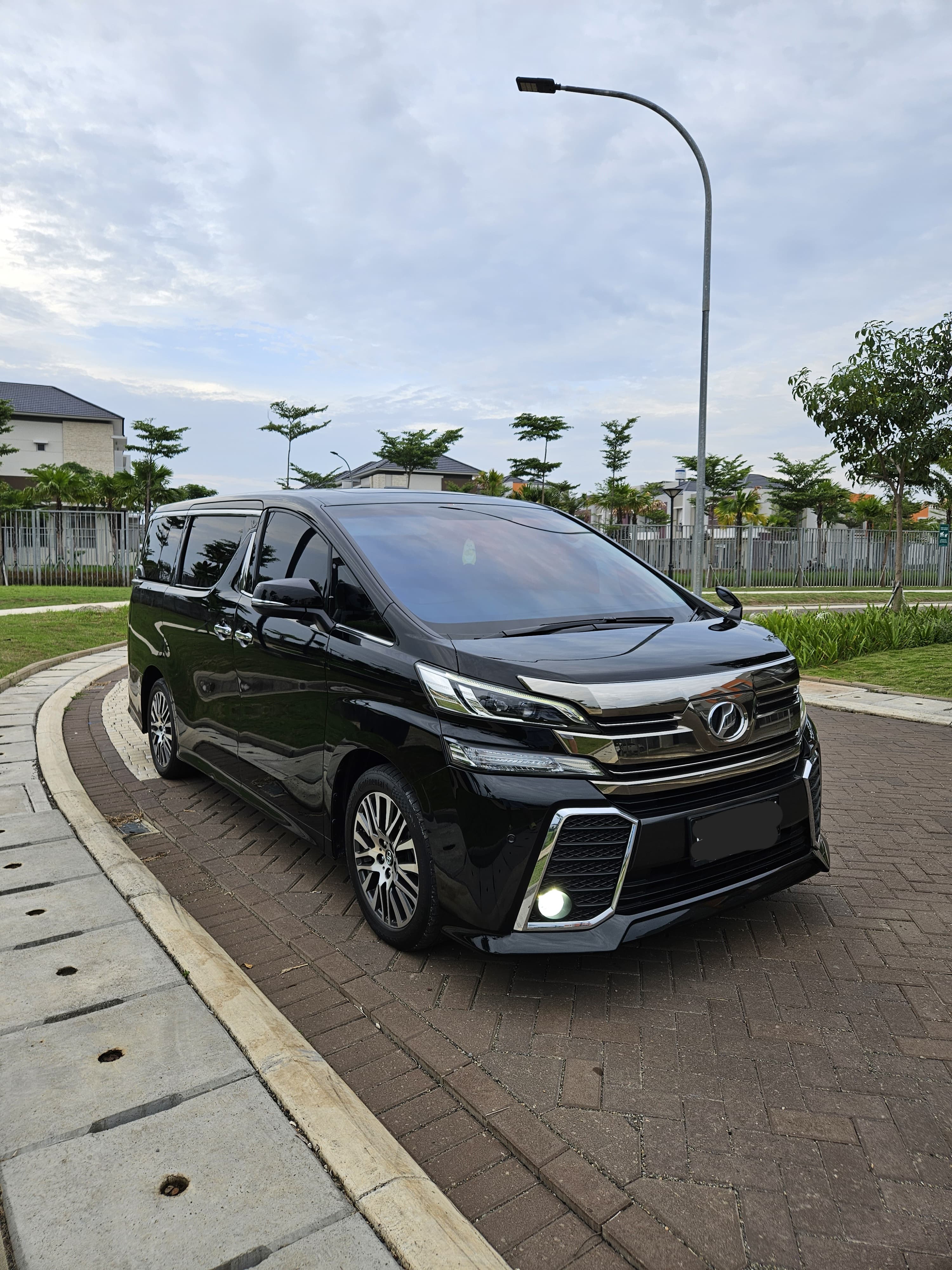 2015 Toyota Vellfire  2.4 Z AT Bekas 2015 Toyota Vellfire  2.4 Z AT Bekas