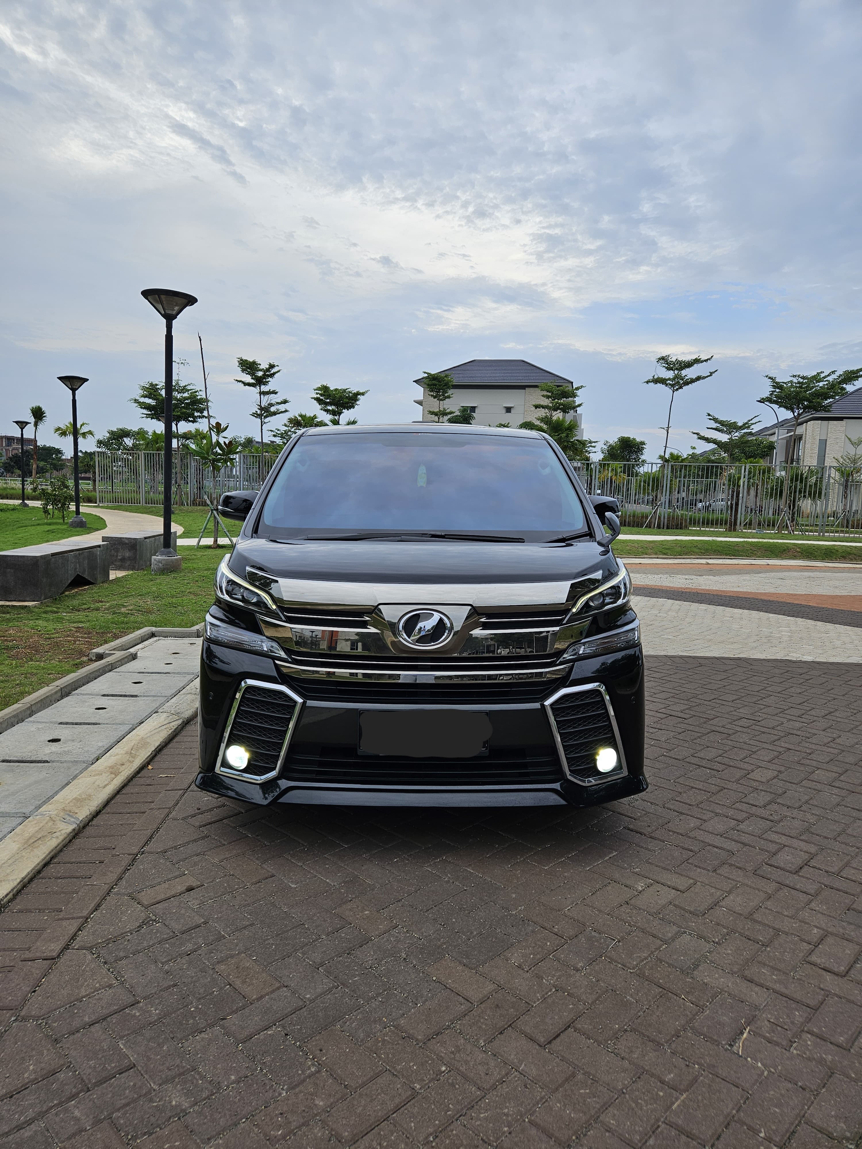 2015 Toyota Vellfire  2.4 Z AT 2015 Toyota Vellfire  2.4 Z AT