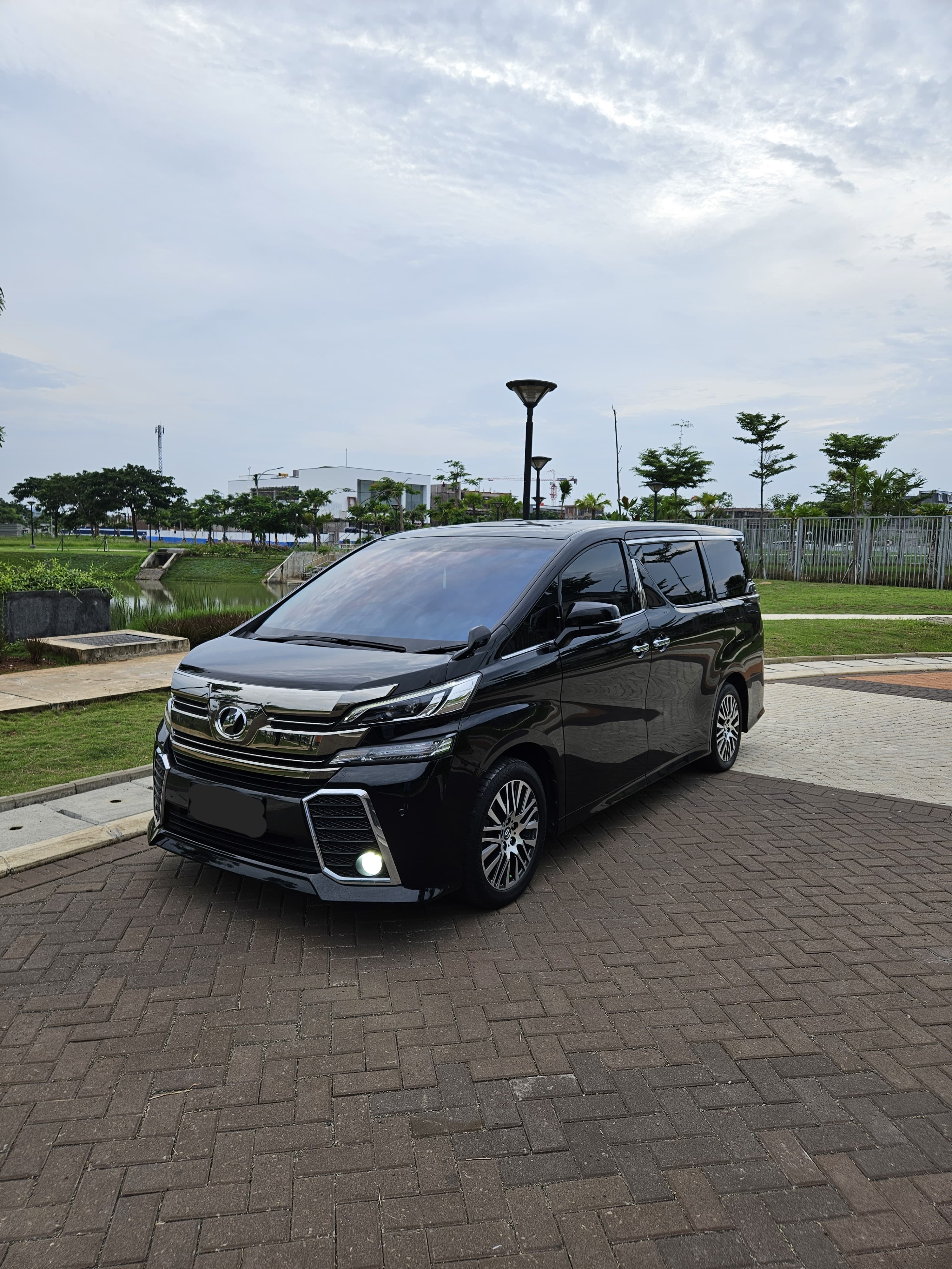 2015 Toyota Vellfire  2.4 Z AT 2015 Toyota Vellfire  2.4 Z AT