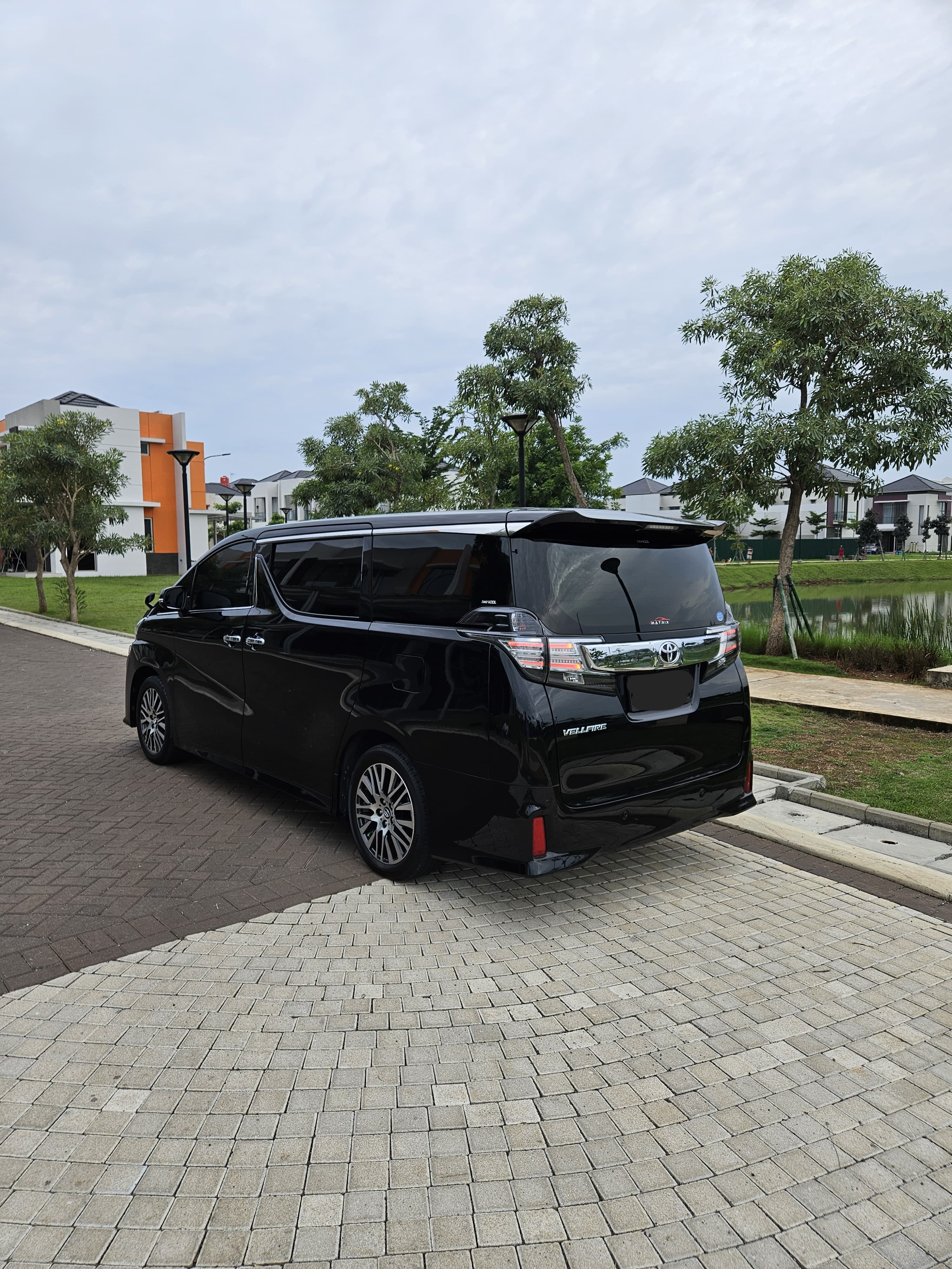 2015 Toyota Vellfire  2.4 Z AT 2015 Toyota Vellfire  2.4 Z AT