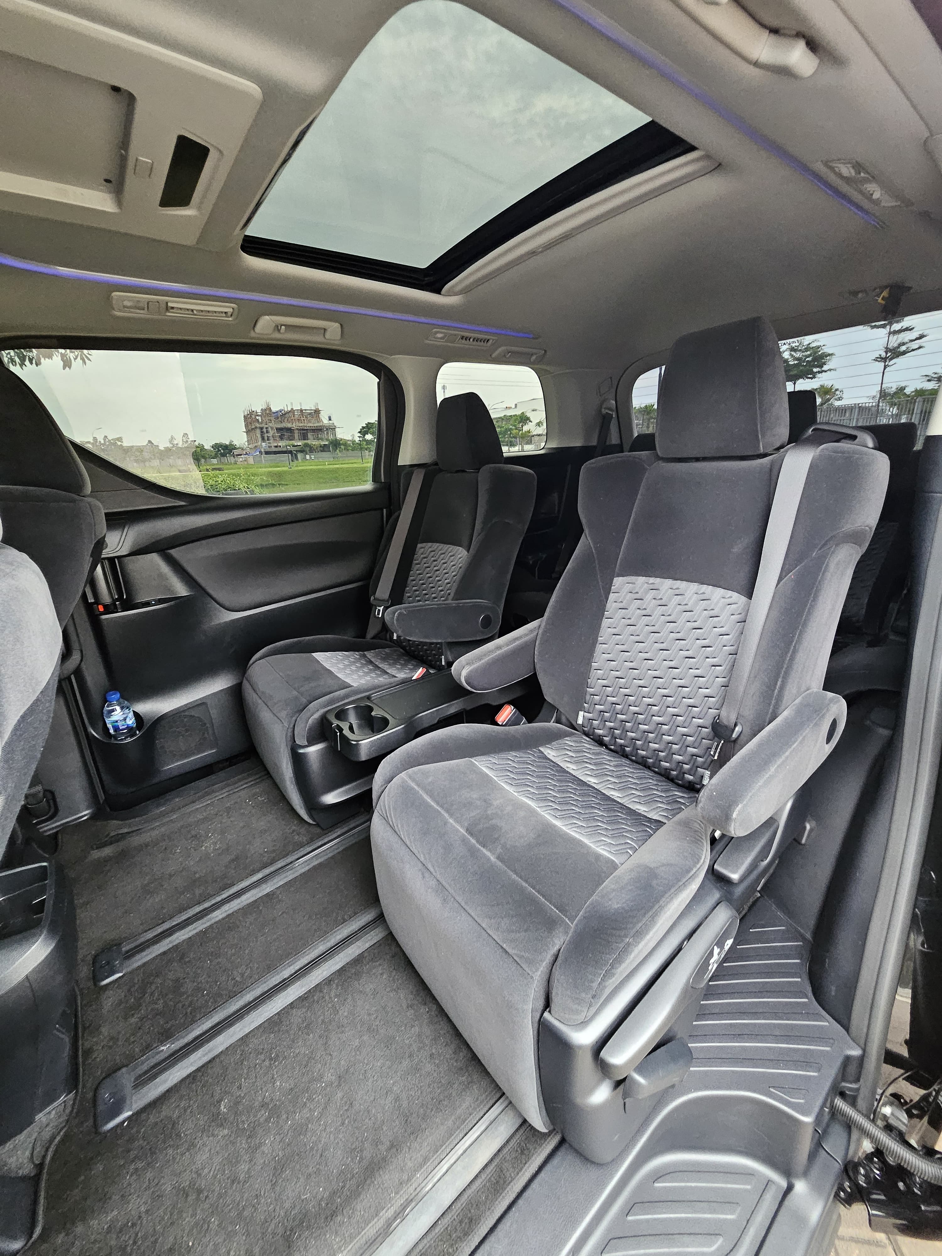 2015 Toyota Vellfire  2.4 Z AT 2015 Toyota Vellfire  2.4 Z AT