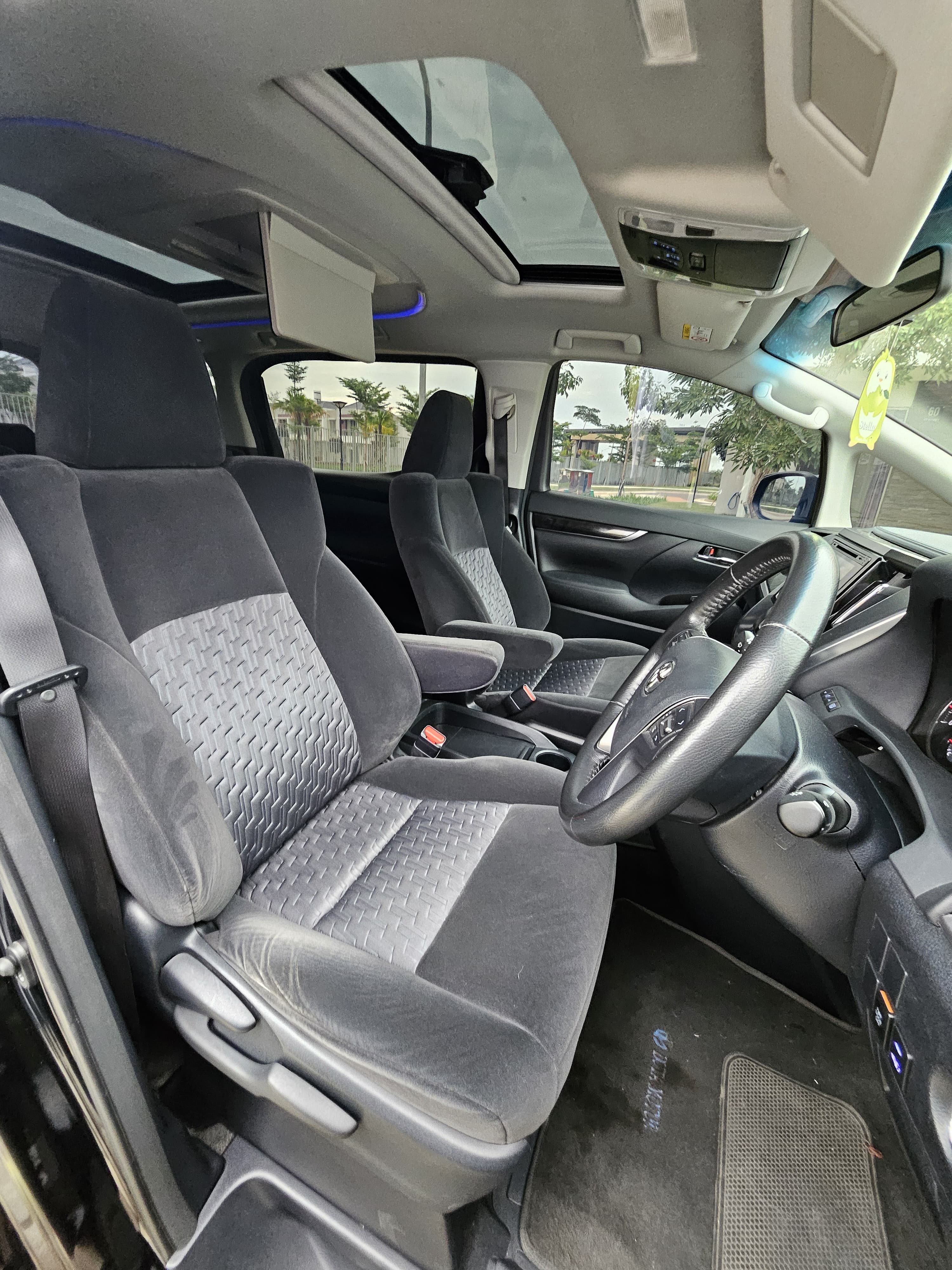2015 Toyota Vellfire  2.4 Z AT 2015 Toyota Vellfire  2.4 Z AT