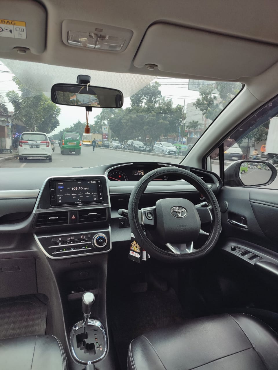 2017 Toyota Sienta 2017 Toyota Sienta