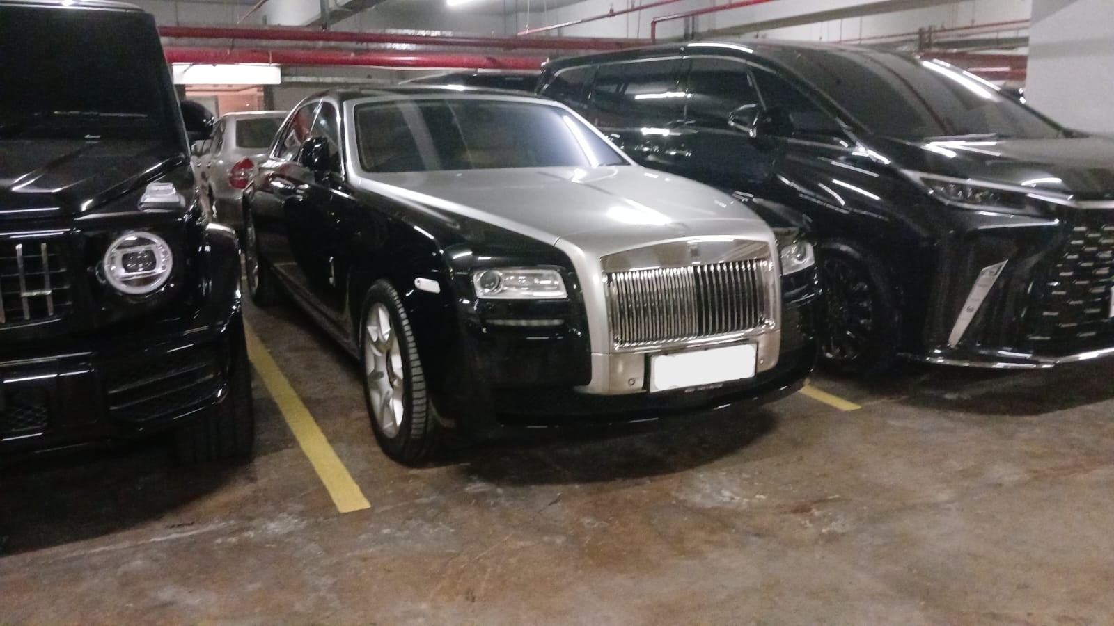 2013 Rolls Royce Ghost 6.6 L 2013 Rolls Royce Ghost 6.6 L