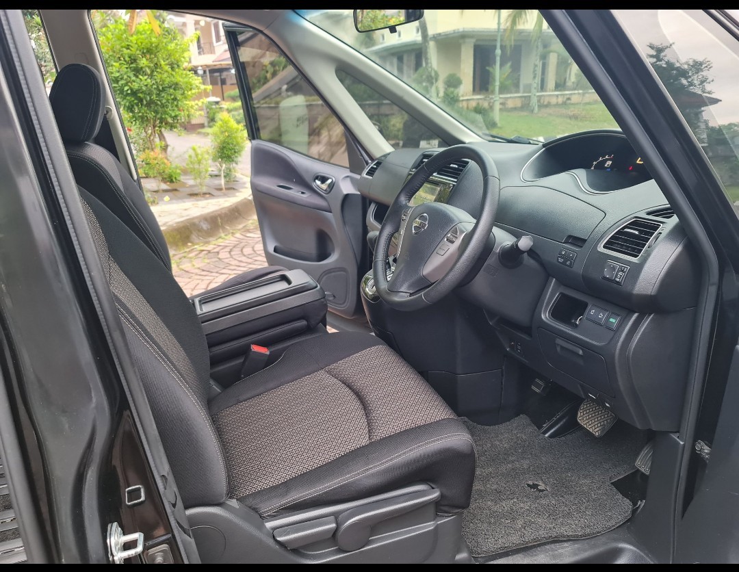 2016 Nissan Serena  2.0L Highway Star AT 2016 Nissan Serena  2.0L Highway Star AT