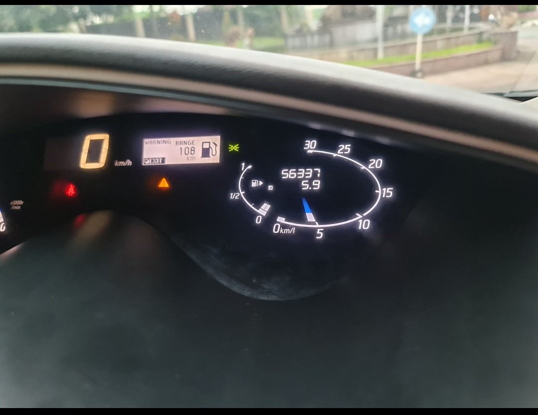 2016 Nissan Serena  2.0L Highway Star AT 2016 Nissan Serena  2.0L Highway Star AT