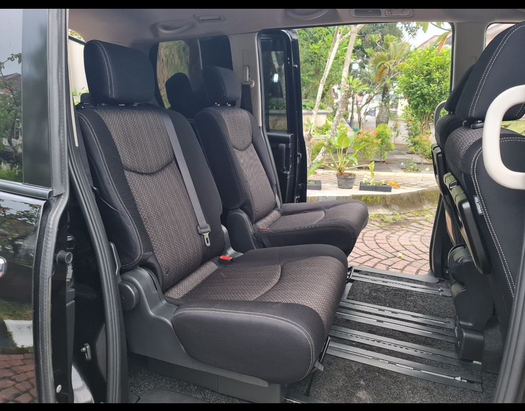 2016 Nissan Serena  2.0L Highway Star AT 2016 Nissan Serena  2.0L Highway Star AT