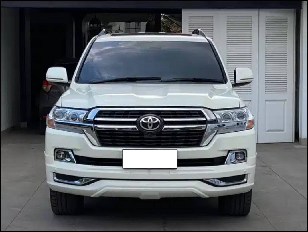 2013 Toyota Land Cruiser 4.5L AT V8 Bekas 2013 Toyota Land Cruiser 4.5L AT V8 Bekas
