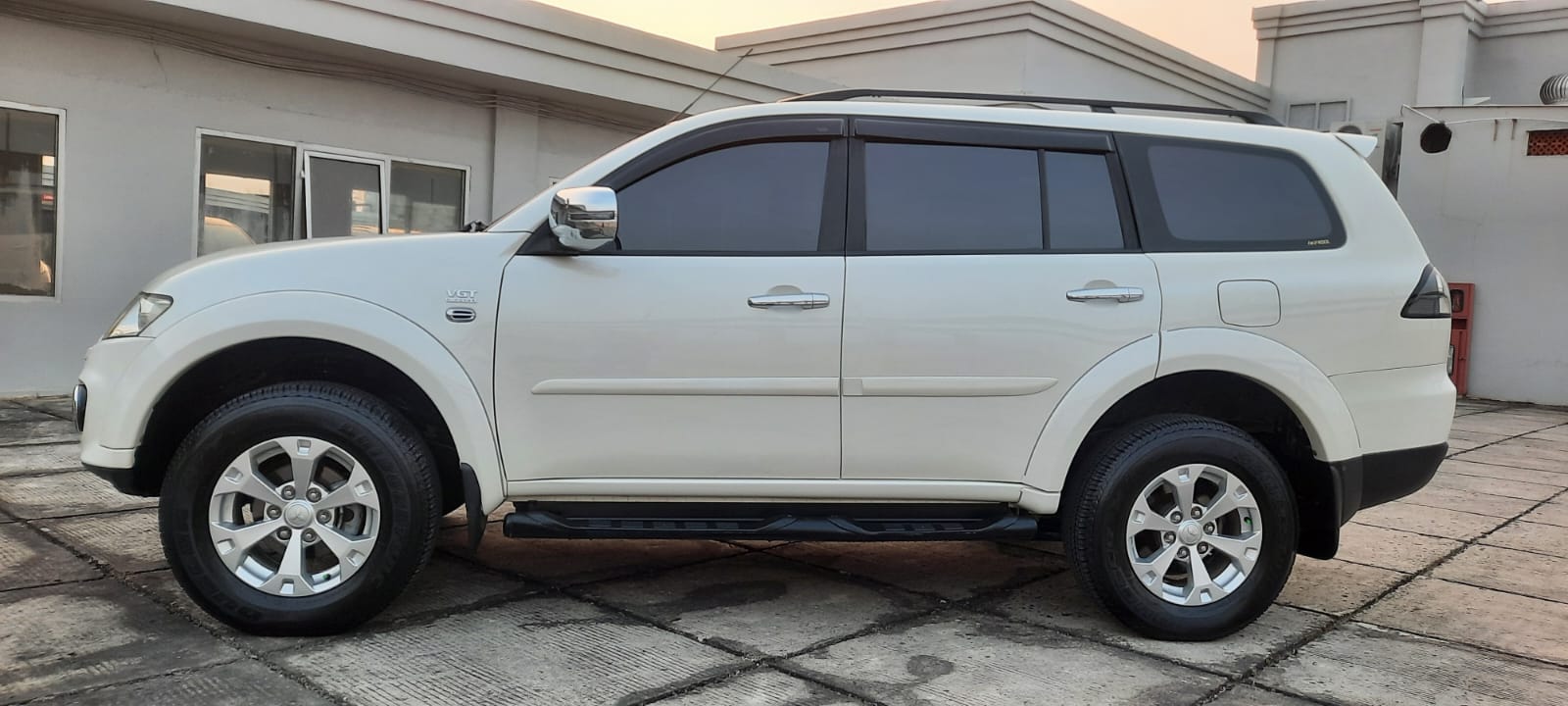 2015 Mitsubishi Pajero Sport  Dakar VGT Diesel AT 2015 Mitsubishi Pajero Sport  Dakar VGT Diesel AT