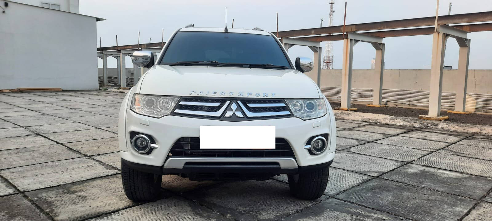 Second Hand 2015 Mitsubishi Pajero Sport  Second Hand 2015 Mitsubishi Pajero Sport