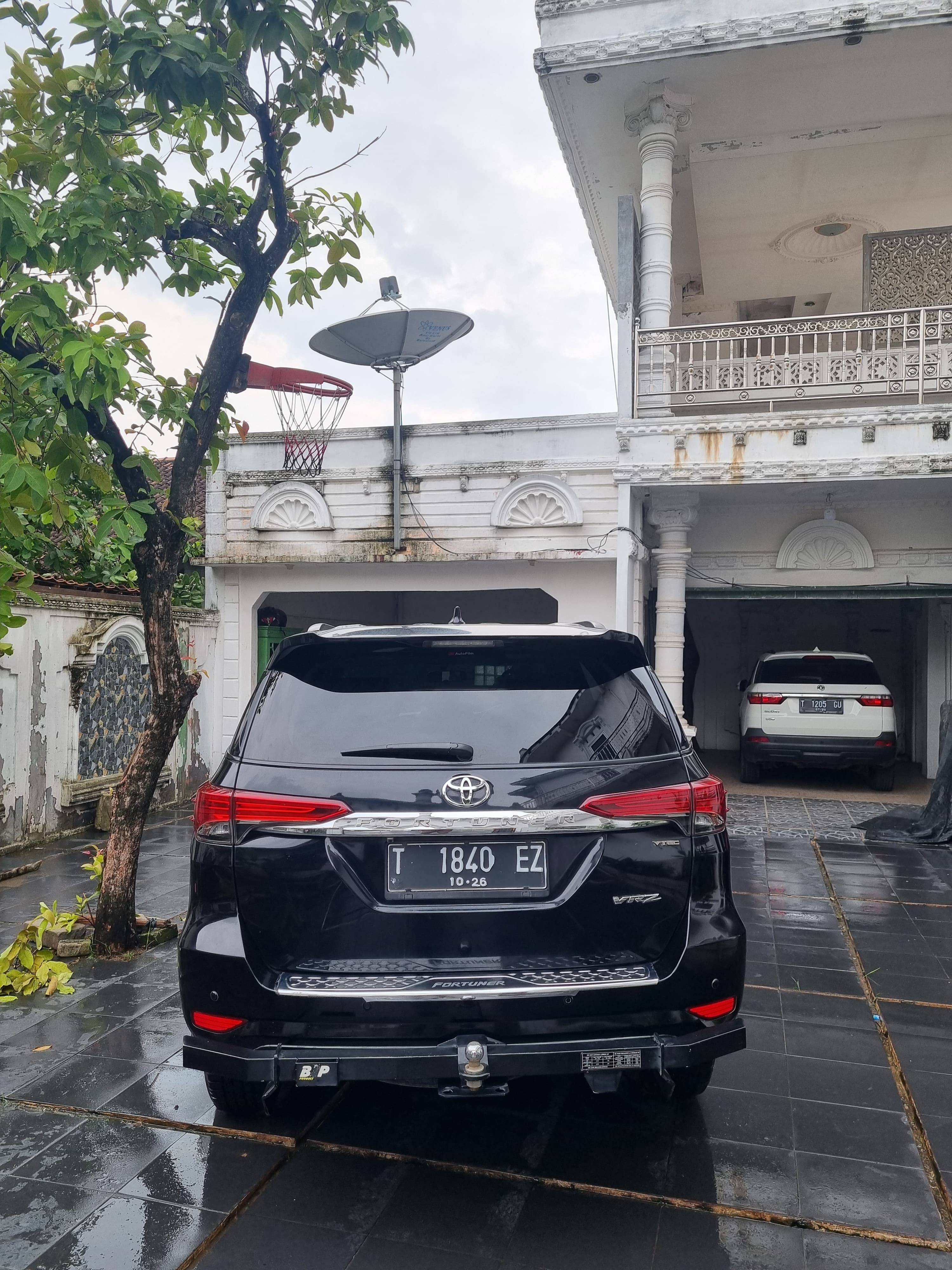 2016 Toyota Fortuner 4X2 G AT DIESEL TRD SPORTIVO 2016 Toyota Fortuner 4X2 G AT DIESEL TRD SPORTIVO
