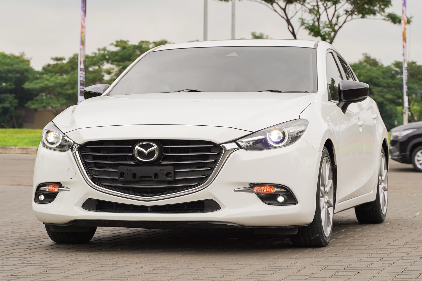 Second Hand 2018 Mazda 3 Hatchback Skyactive-G 2.0 Second Hand 2018 Mazda 3 Hatchback Skyactive-G 2.0