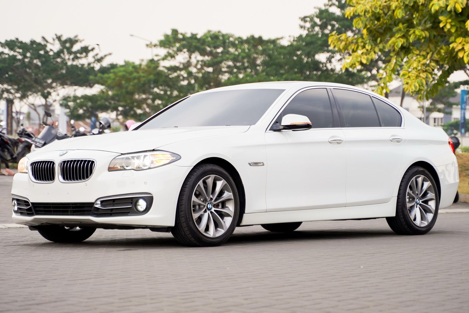 Second Hand 2014 BMW 5 Series Sedan  520i Luxury Second Hand 2014 BMW 5 Series Sedan  520i Luxury