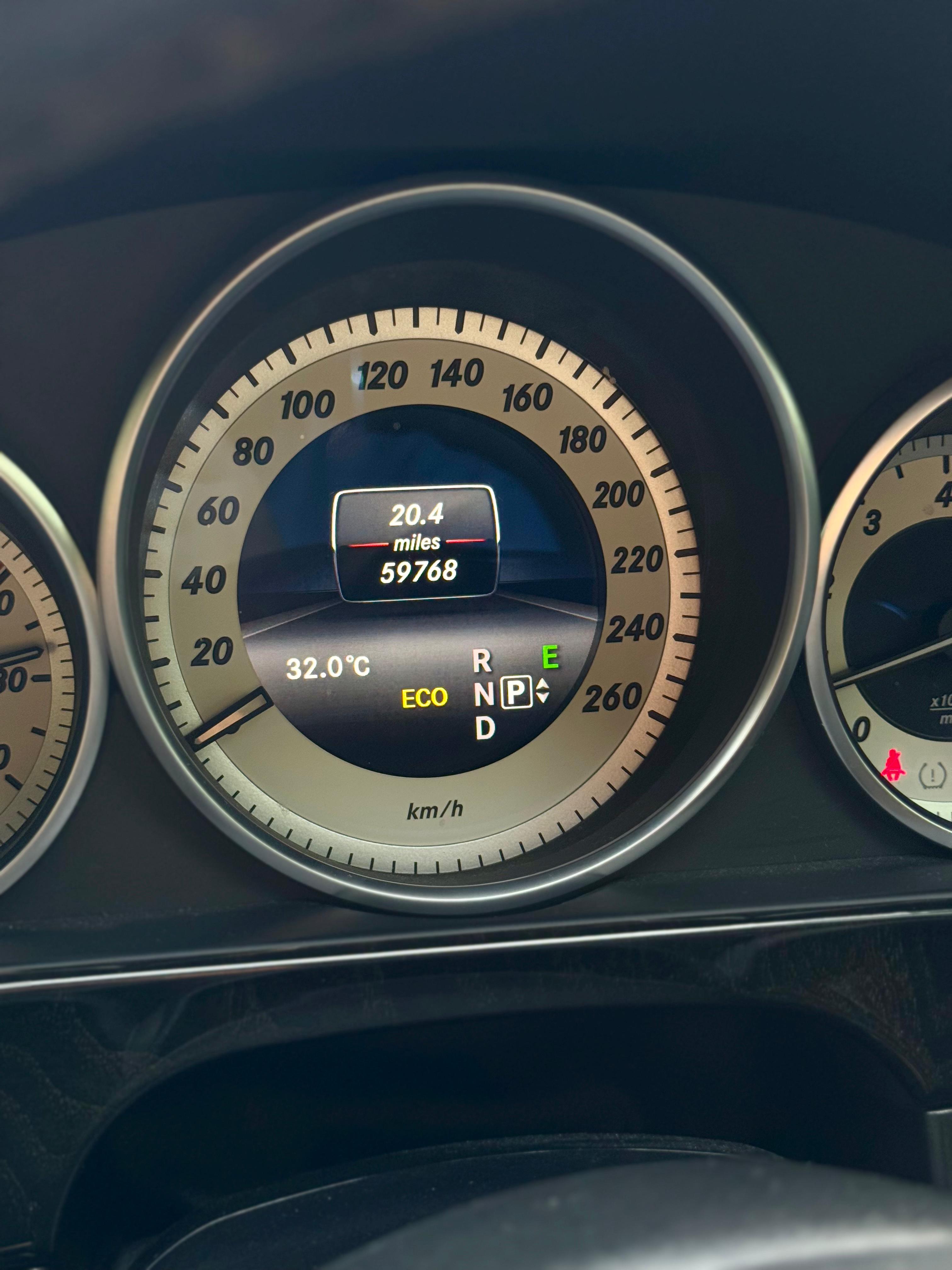 2014 Mercedes Benz E-Class  250 AVG AMG STYLE 2014 Mercedes Benz E-Class  250 AVG AMG STYLE