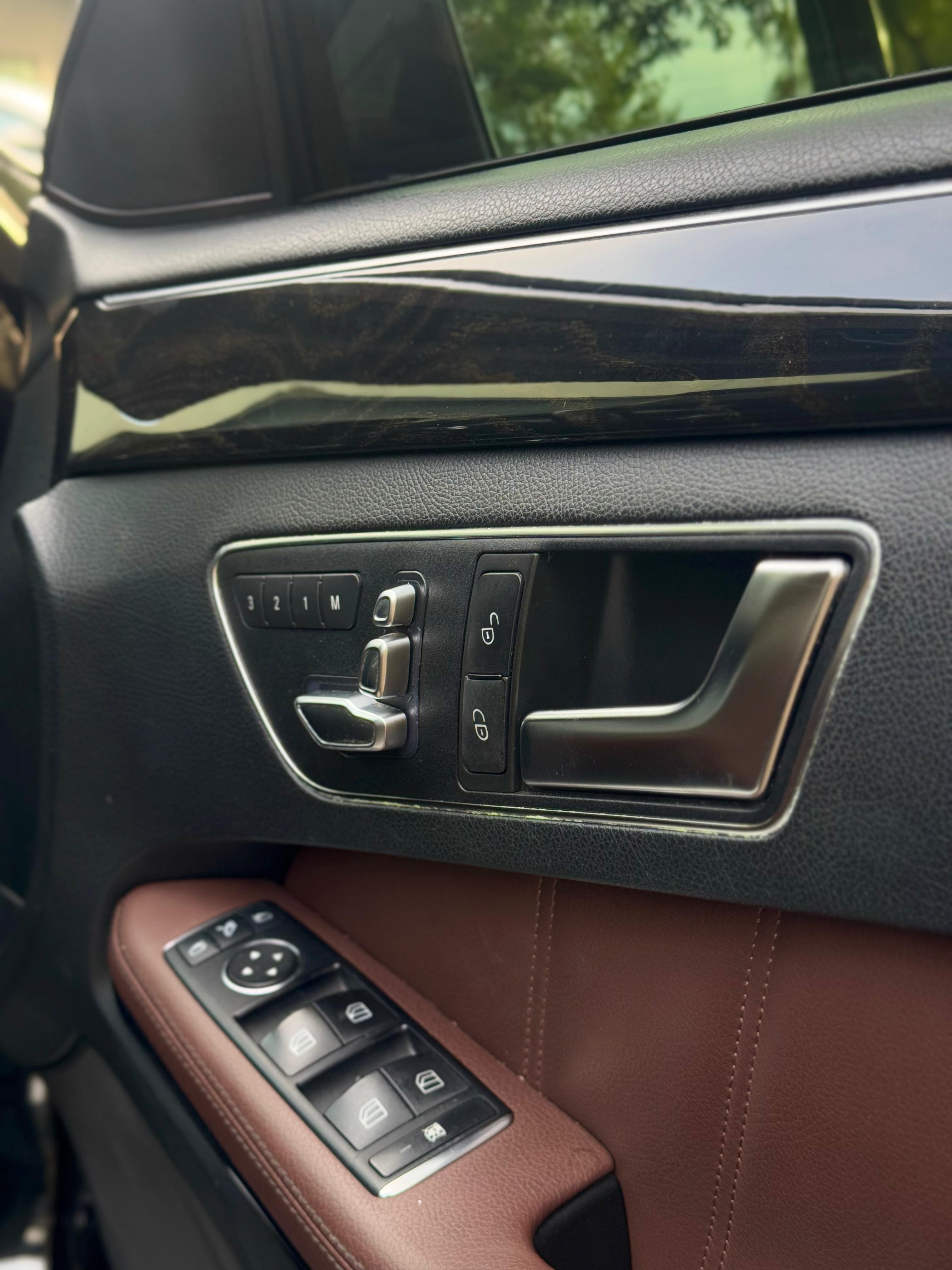 2014 Mercedes Benz E-Class  250 AVG AMG STYLE 2014 Mercedes Benz E-Class  250 AVG AMG STYLE