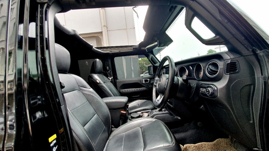 2021 Jeep Wrangler  Sahara 4-Door Unlimited 2021 Jeep Wrangler  Sahara 4-Door Unlimited