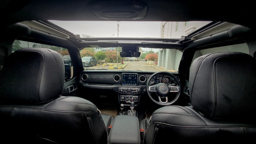 2021 Jeep Wrangler  Sahara 4-Door Unlimited 2021 Jeep Wrangler  Sahara 4-Door Unlimited