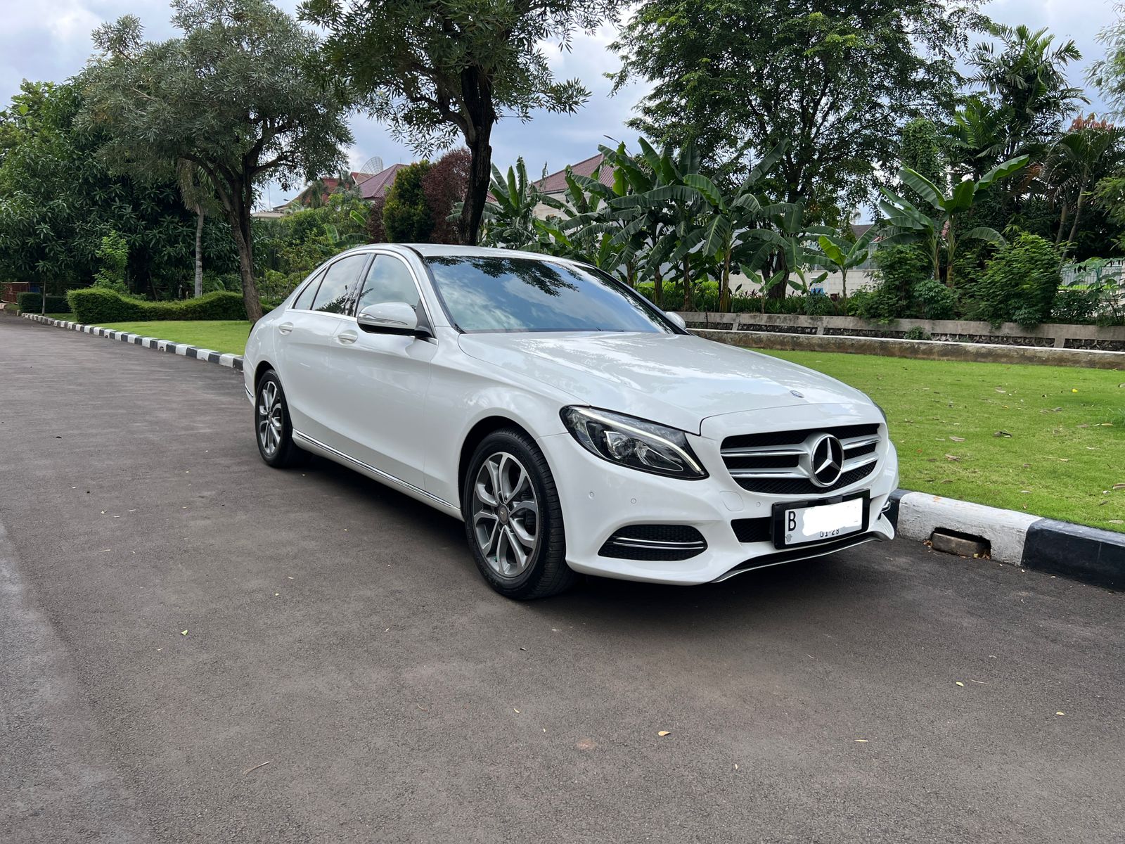 2015 Mercedes Benz C-Class Sedan C 200 Avantgarde Line 2015 Mercedes Benz C-Class Sedan C 200 Avantgarde Line