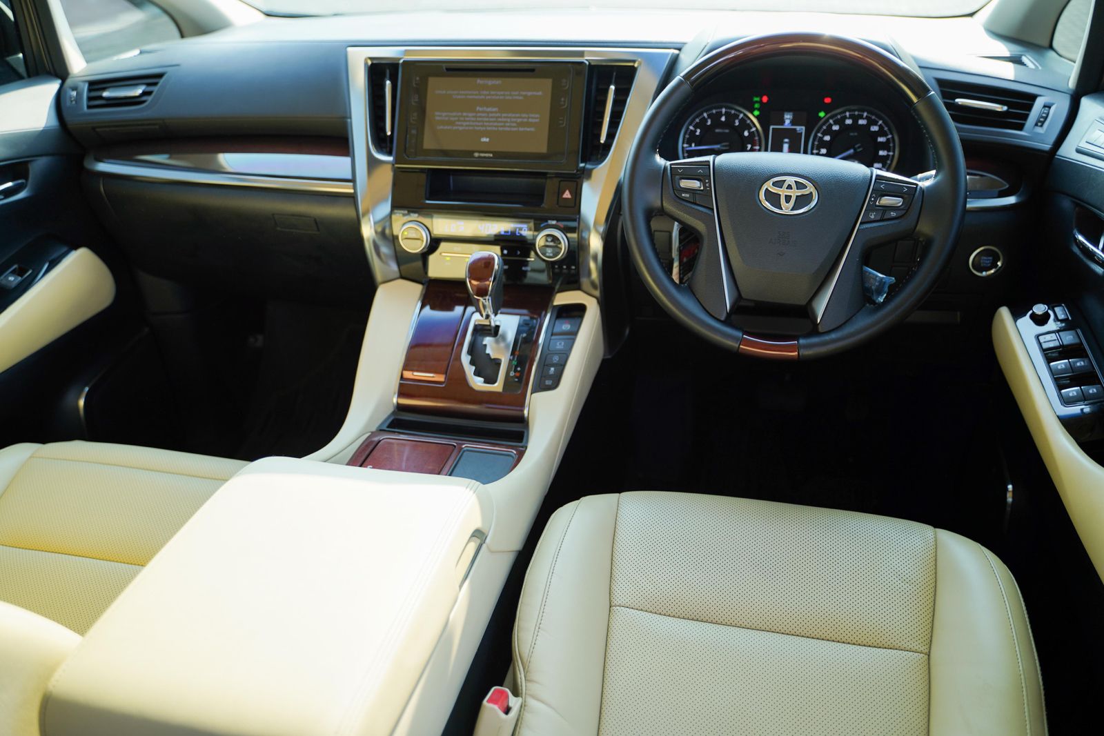 2015 Toyota Alphard  2.5 G 2015 Toyota Alphard  2.5 G