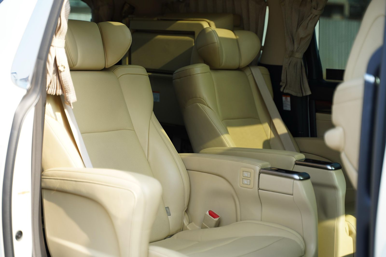 2015 Toyota Alphard  2.5 G 2015 Toyota Alphard  2.5 G