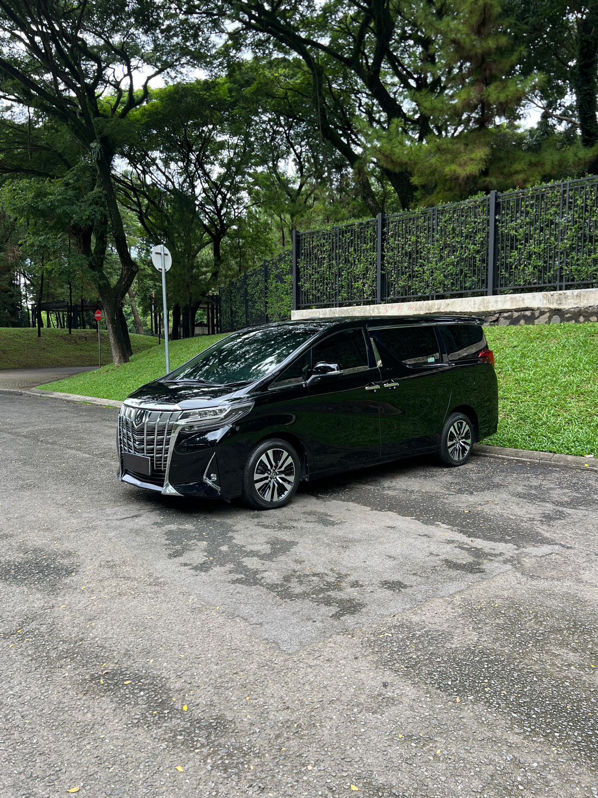2022 Toyota Alphard  2.5 G A/T 2022 Toyota Alphard  2.5 G A/T