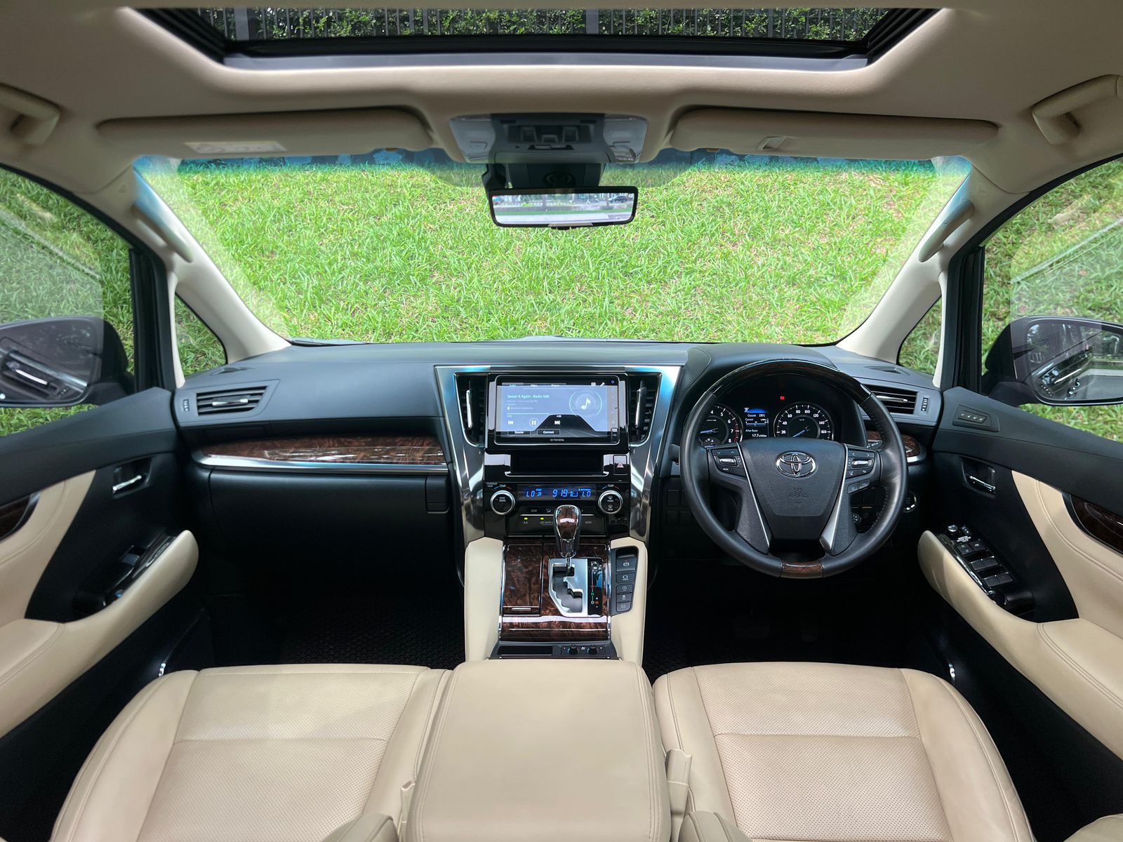 2022 Toyota Alphard  2.5 G A/T 2022 Toyota Alphard  2.5 G A/T