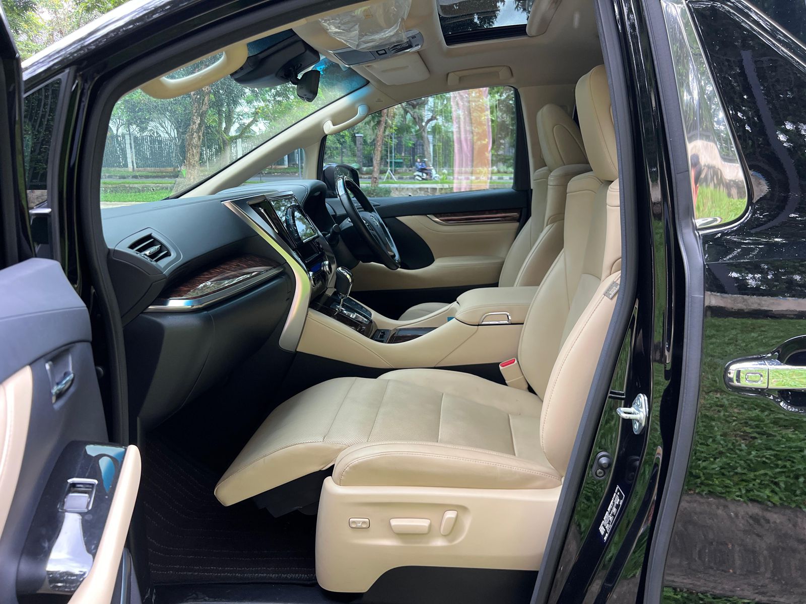 2022 Toyota Alphard  2.5 G A/T 2022 Toyota Alphard  2.5 G A/T