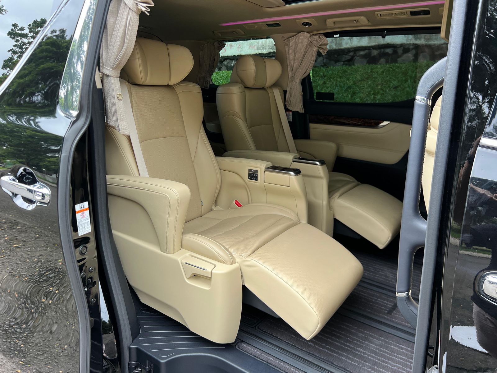 2022 Toyota Alphard  2.5 G A/T 2022 Toyota Alphard  2.5 G A/T