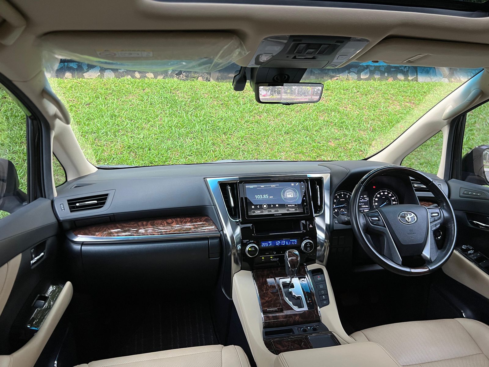 2022 Toyota Alphard  2.5 G A/T 2022 Toyota Alphard  2.5 G A/T