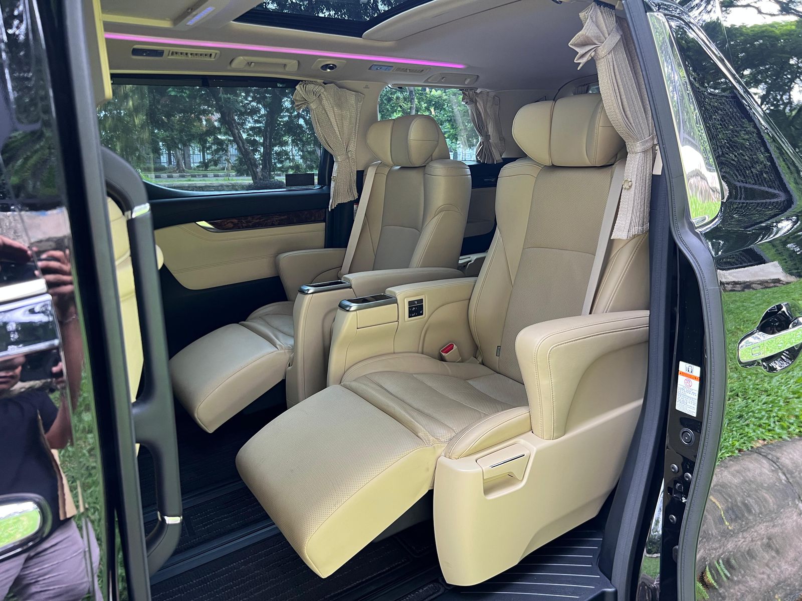 2022 Toyota Alphard  2.5 G A/T 2022 Toyota Alphard  2.5 G A/T