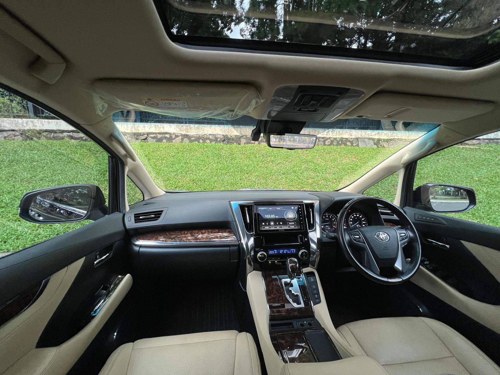 2022 Toyota Alphard  2.5 G A/T 2022 Toyota Alphard  2.5 G A/T