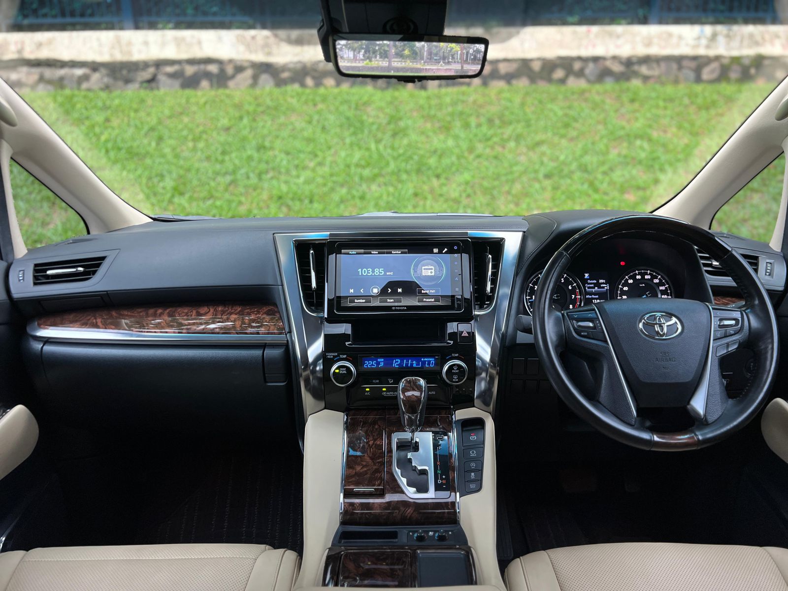 2022 Toyota Alphard  2.5 G A/T 2022 Toyota Alphard  2.5 G A/T