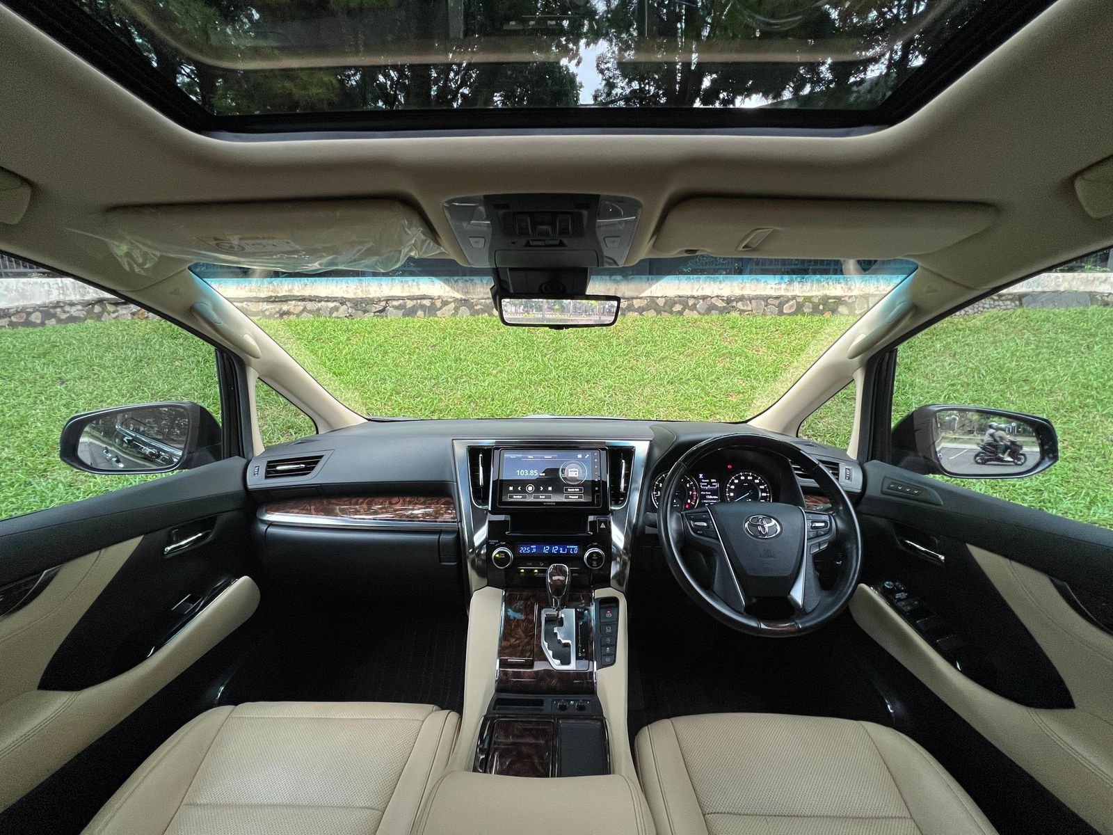 2022 Toyota Alphard  2.5 G A/T 2022 Toyota Alphard  2.5 G A/T